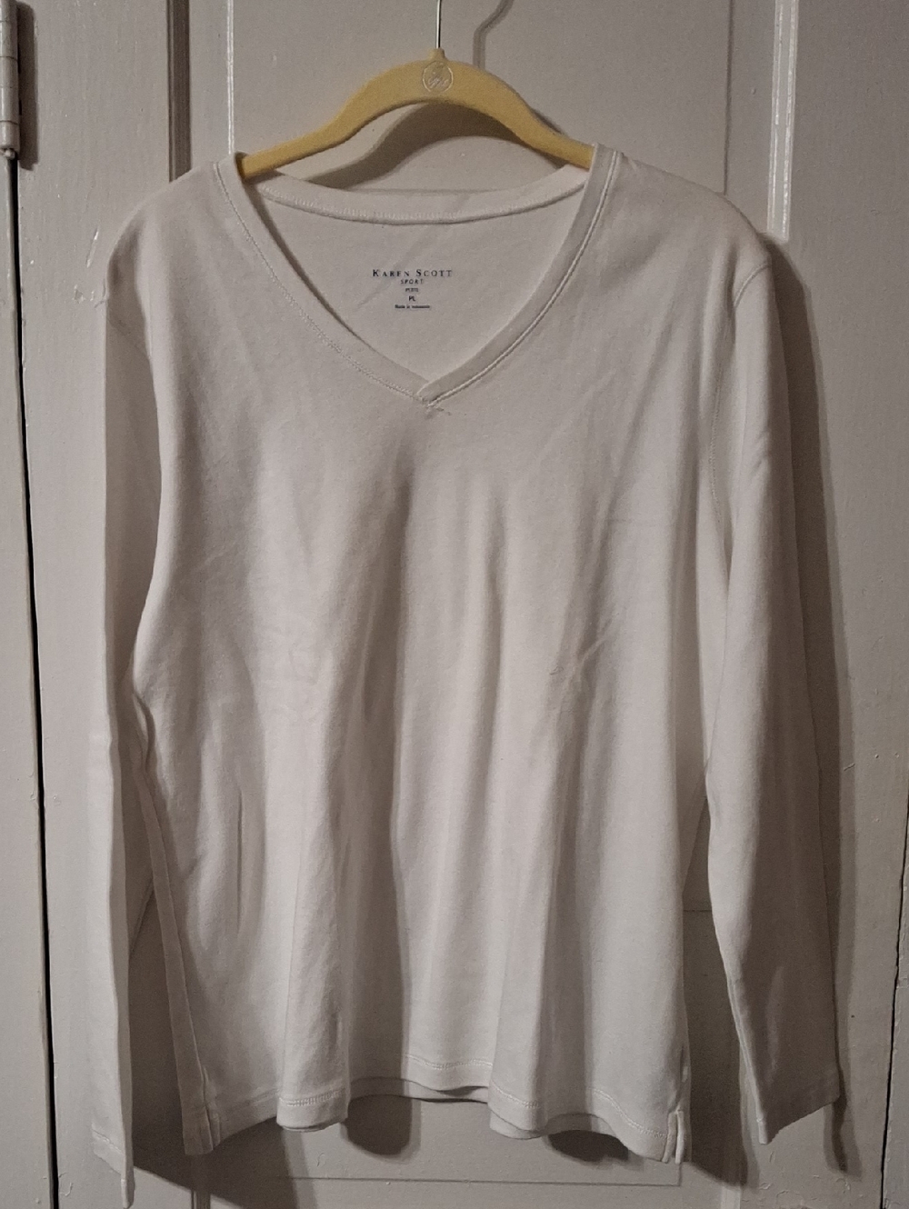 Karen Scott White V-Neck Long Sleeve Tee